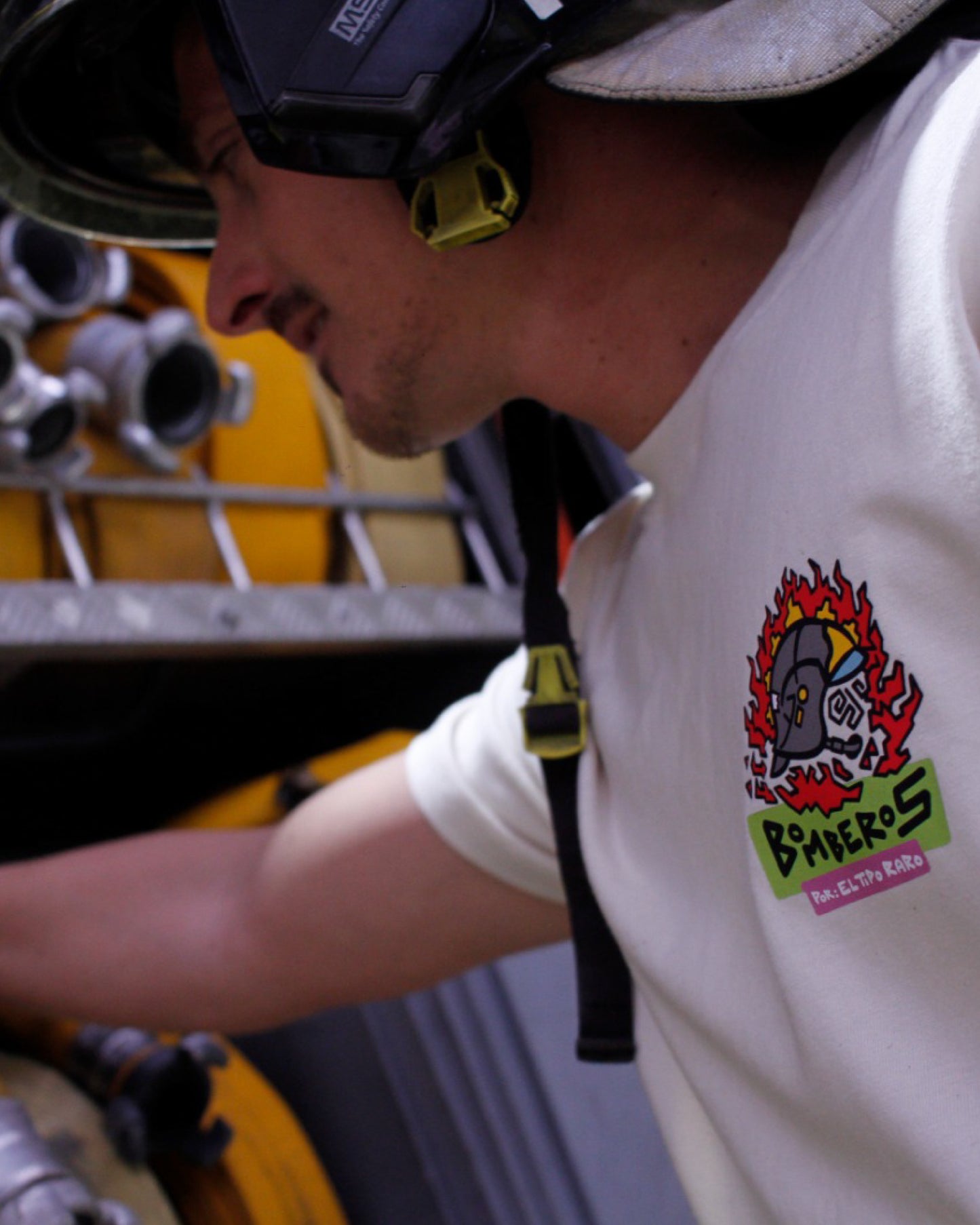 Camiseta Bomberos por El Tipo Raro – Edición Especial