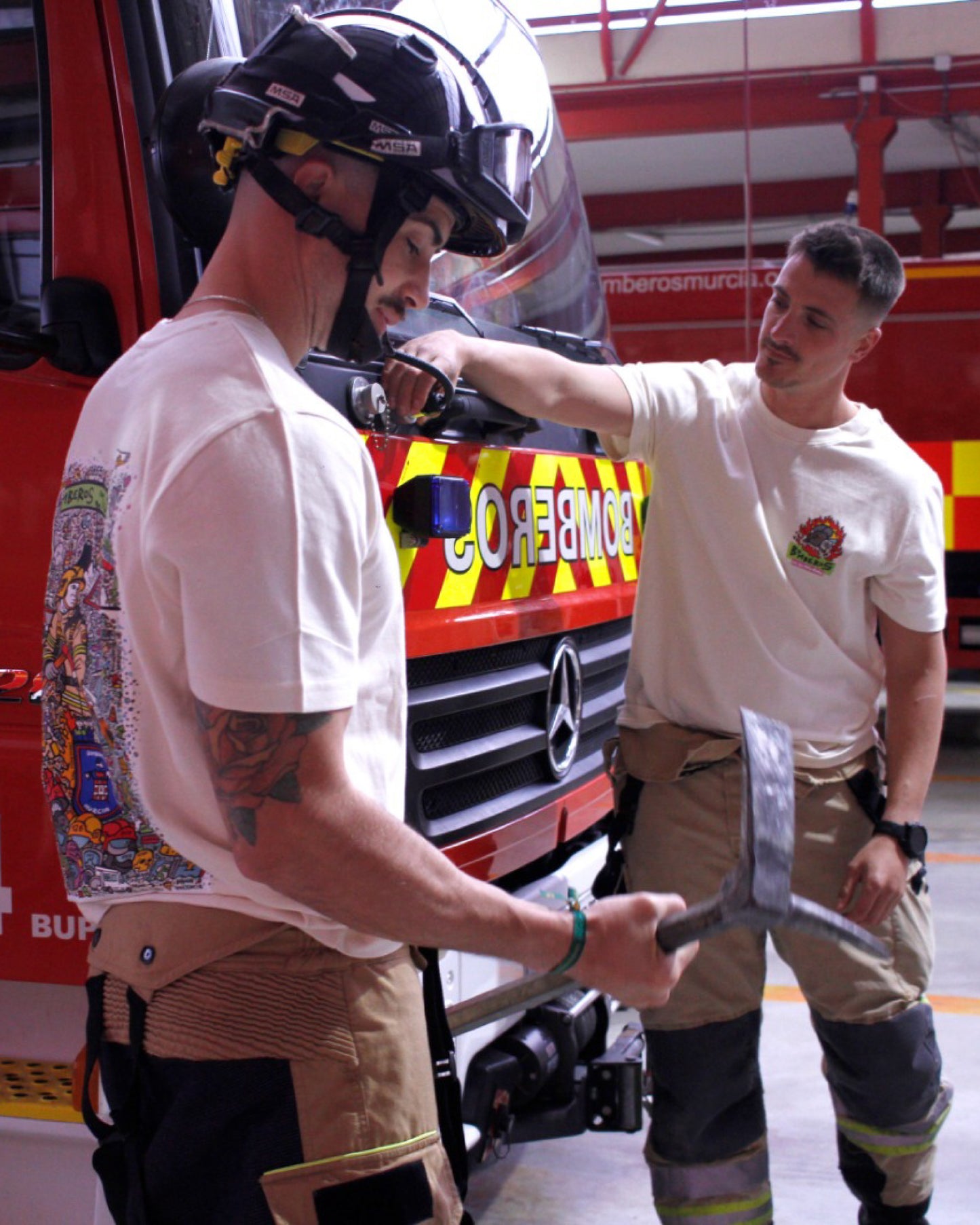 Camiseta Bomberos por El Tipo Raro – Edición Especial